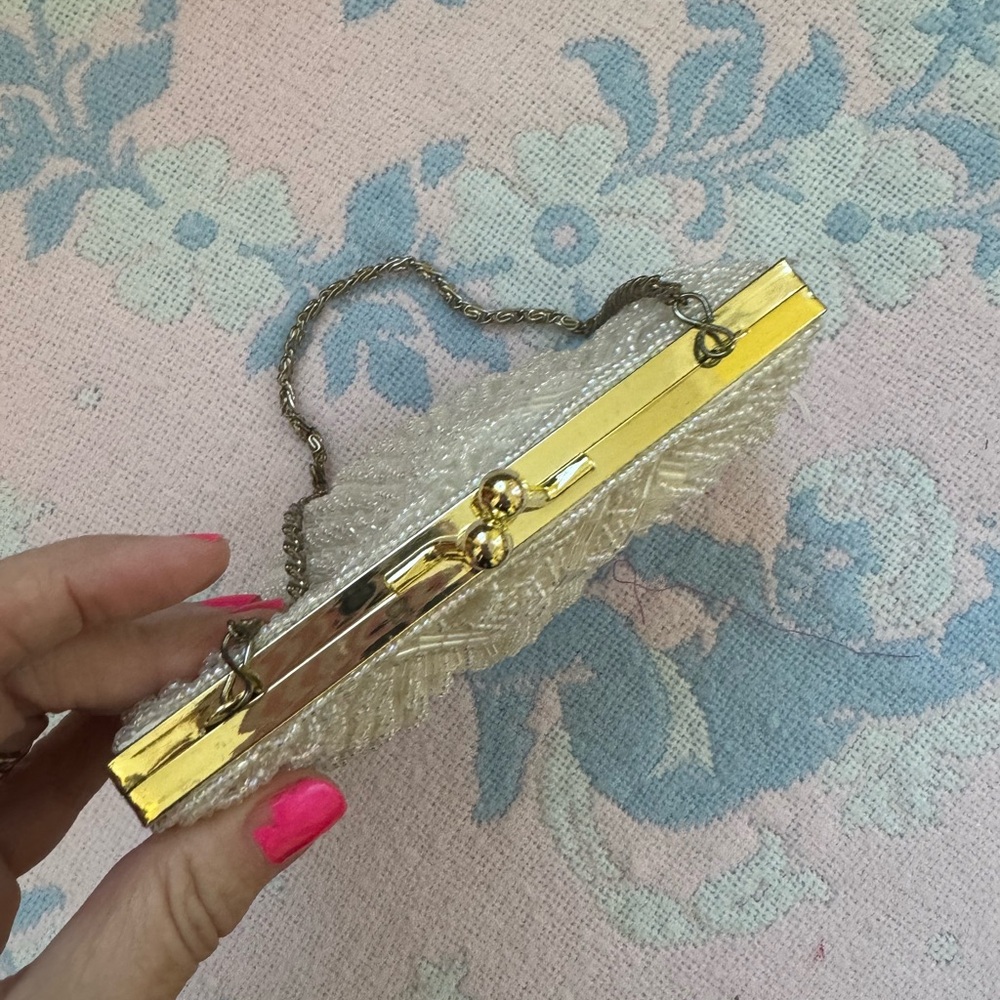 VTG La Regale Elegant Cream Beaded Clutch - Picture 3 of 10